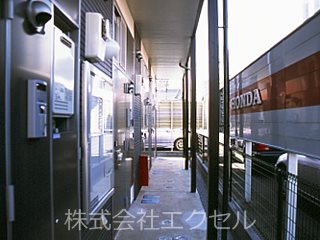 レオパレスポピンズ エントランスです。