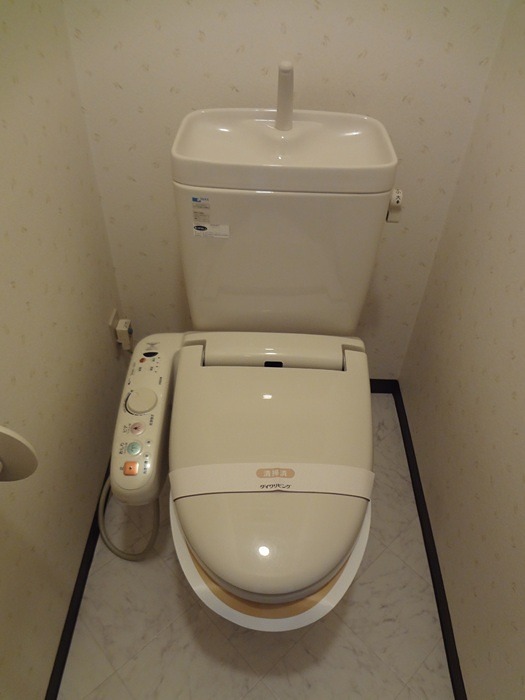 アビリアなごみ 温水洗浄便座です。
