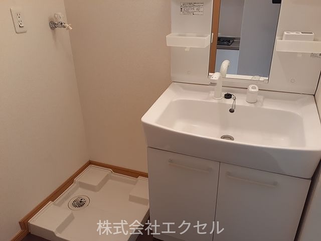 ワンシーダーヒルズ 独立洗面台です。