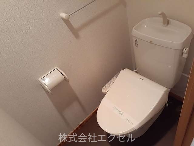 ワンシーダーヒルズ 清潔感のあるトイレです。
