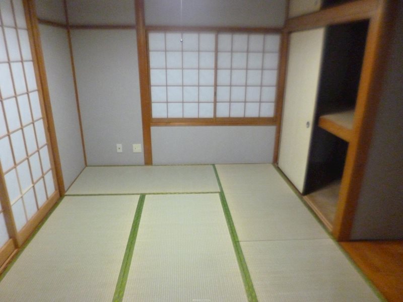 滝山町貸家 畳新品です。