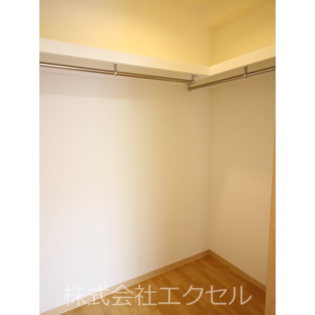 プルミエールOZAKU ウォークインクローゼットです。