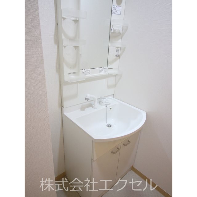 プルミエールOZAKU 独立洗面台です。