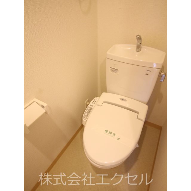プルミエールOZAKU 温水洗浄便座です。