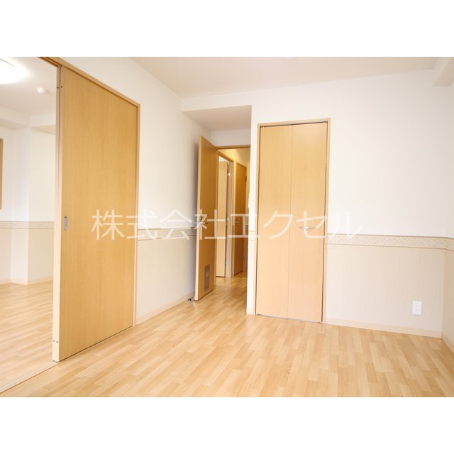 プルミエールOZAKU フローリングのお部屋です。