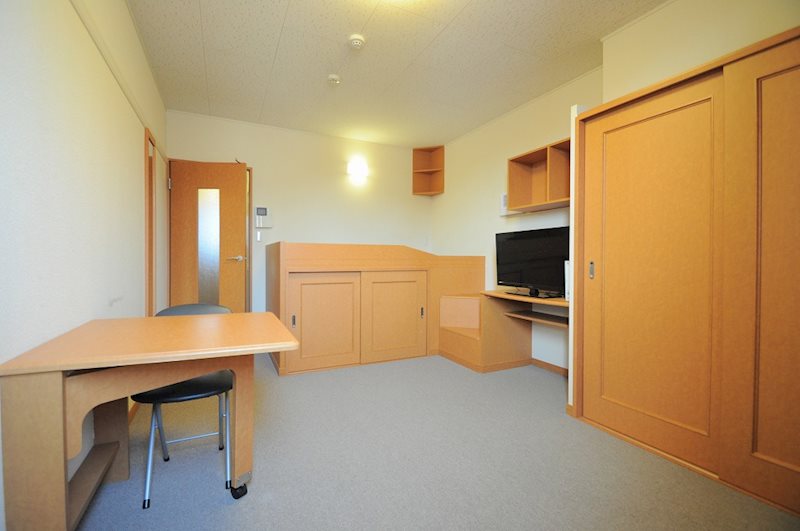 レオパレスポテトハウス2 家具家電付きのお部屋です。