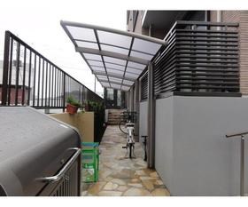 アヴェニュー唐木田 屋根付きの駐輪場です。