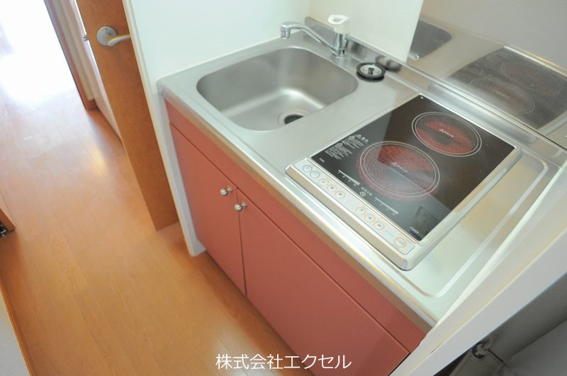 レオパレスＨｔｗｏ コンロ付きのキッチンです。