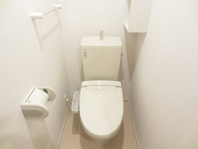 サンリット 温水洗浄便座です。
