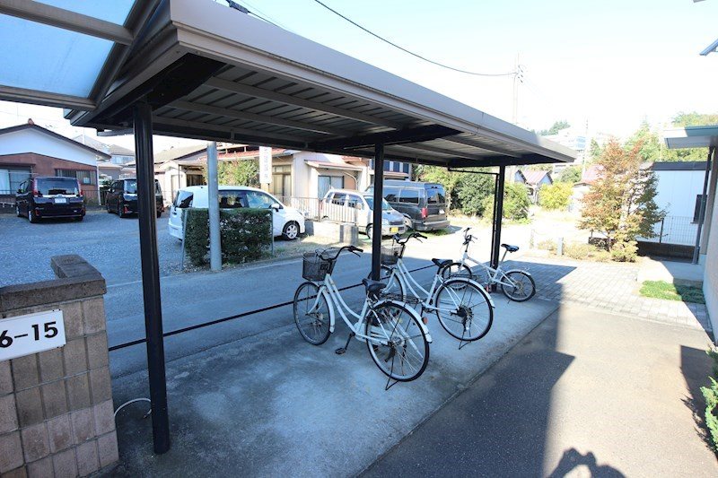 グランドール左入 屋根付き駐輪場になります。