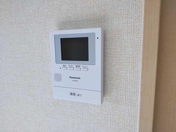 グレースヒルB 来訪者の姿を確認できます。