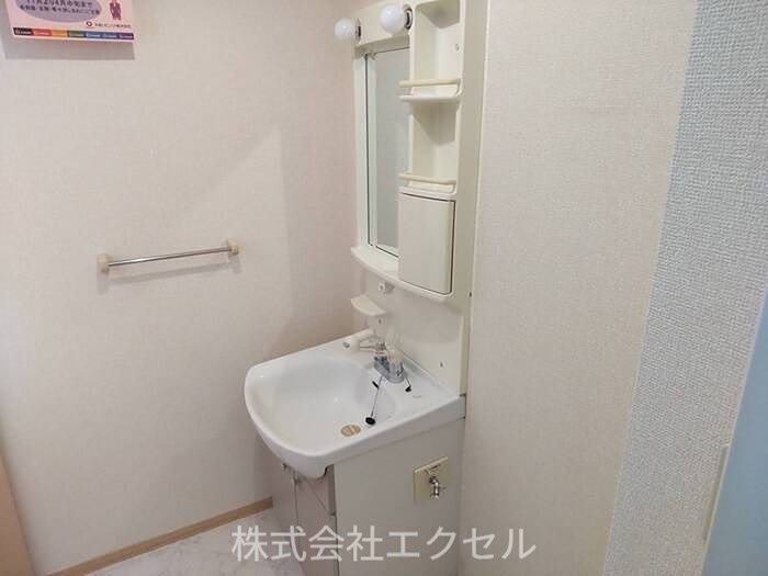 グレースヒルB 独立洗面台です。