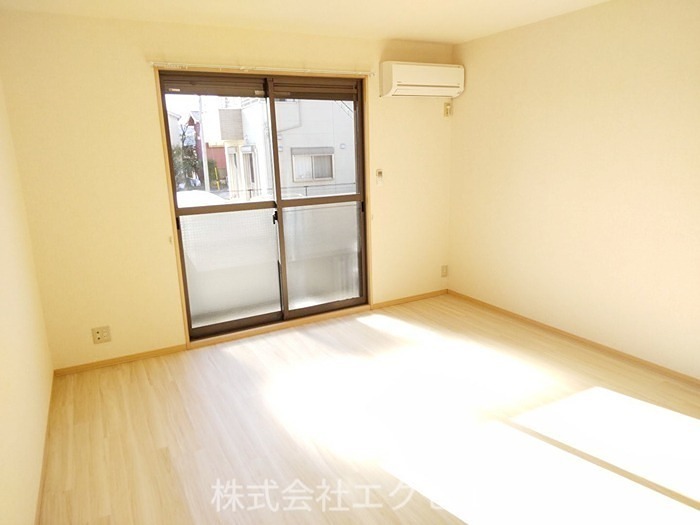 グレースヒルB 明るいお部屋です。