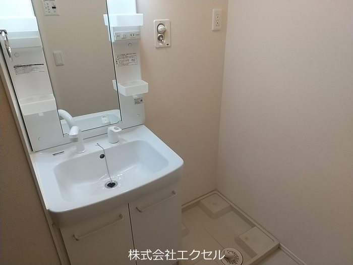 サンプレジール 独立洗面台です。