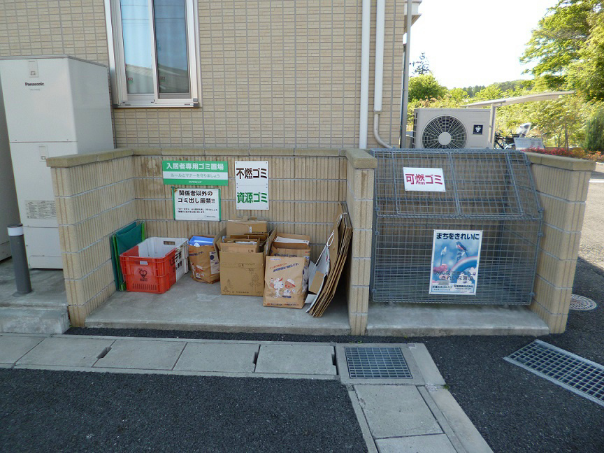 ウィステリアドゥーエウーノドゥーエ 敷地内ゴミ置き場です。
