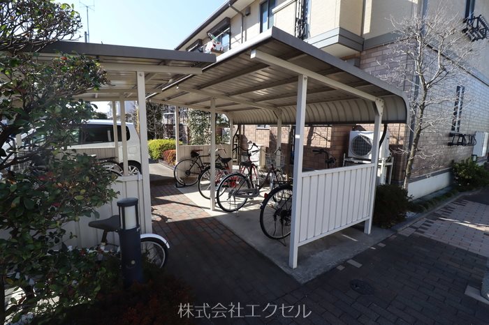 エスポワール 敷地内屋根付きの駐輪場がございます。