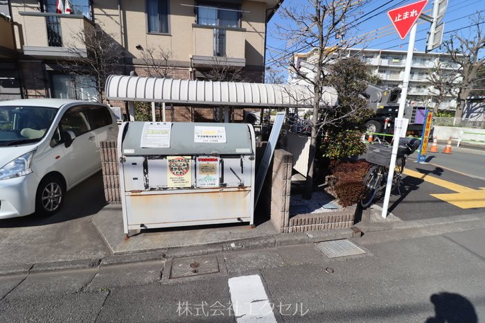 エスポワール 敷地内ごみ置き場ございます。