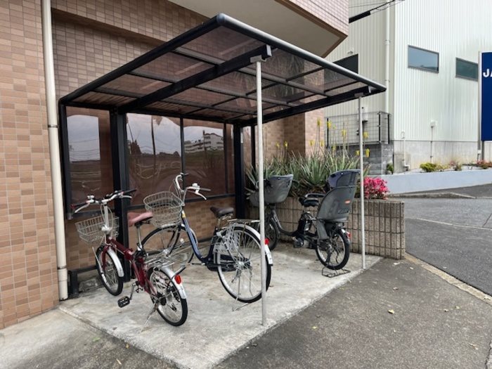 アスティーけやき 屋根付きの駐輪場です。