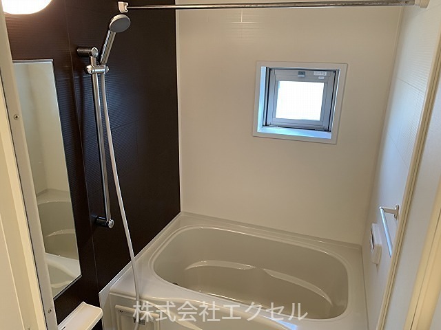 リヤン 追い焚き、浴室乾燥機完備です。