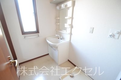 グランメール昭島H シャワー付き洗面化粧台です。