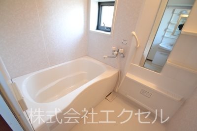 グランメール昭島H ゆったり入れる浴室です。