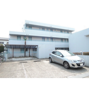 国立ドミトリー 駐車場です。