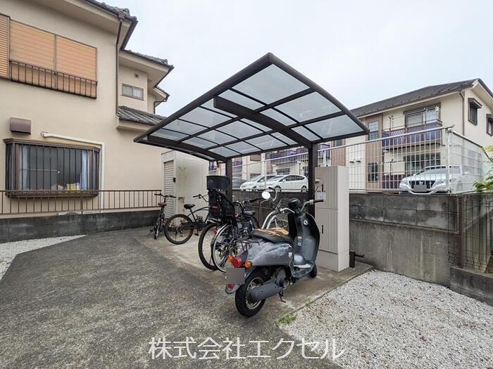 グランモア 屋根付きの駐輪場です。