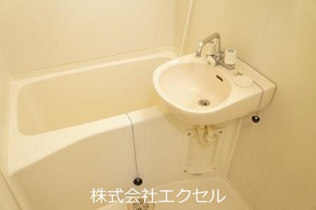 レオパレス葵第２ ゆったりと入れるお風呂です。