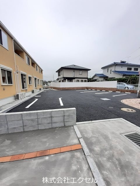 ククナ 敷地内駐車場です。