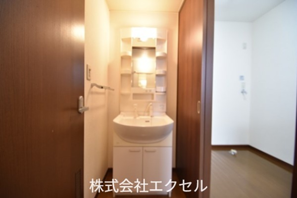 エミネンス1 独立洗面台になります。