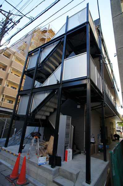 南橋本駅徒歩２分で通勤通学便利です。