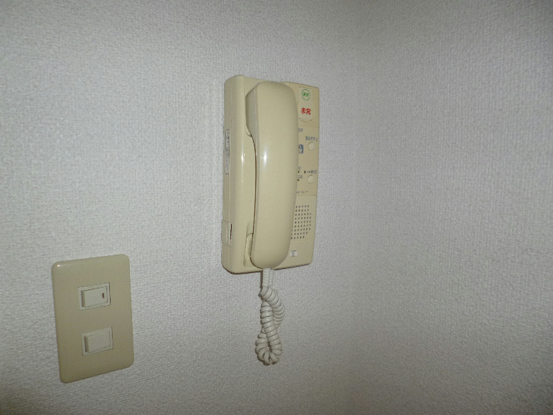 ルームコロン インターホン完備です。