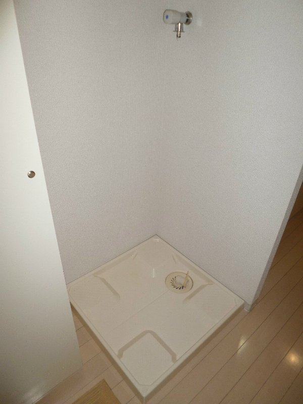 ルームコロン 室内洗濯機置場完備です。