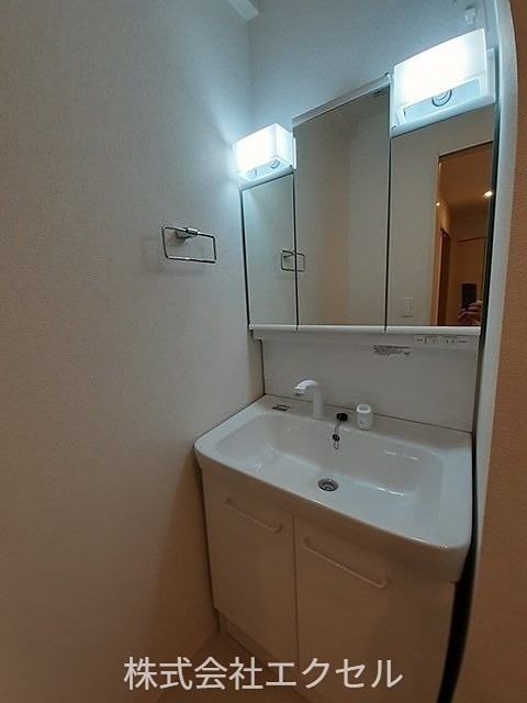 ゼファーイン 独立洗面台です。