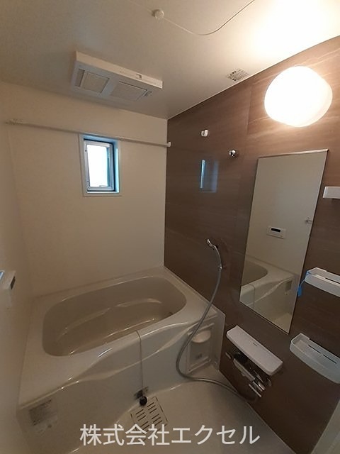 ゼファーイン 窓付きで換気ができます。