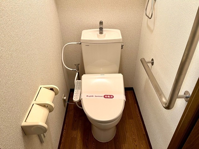 スカイヒルズほそや 嬉しいウォシュレット付のトイレです。
