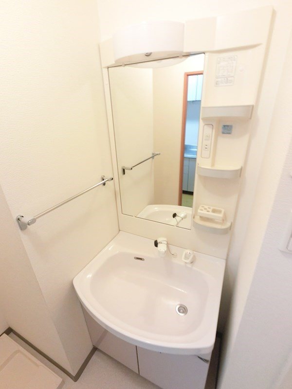 クラリス 独立洗面台完備です。