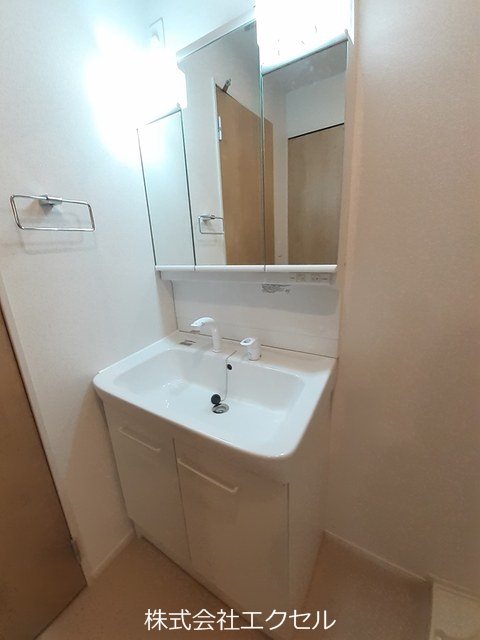 エルベート1 シャワー付き洗面台です。