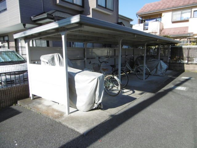 カサグランデ２ 屋根付き駐輪スペース