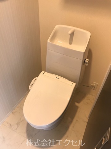 アンソレイェ 温水洗浄便座です。