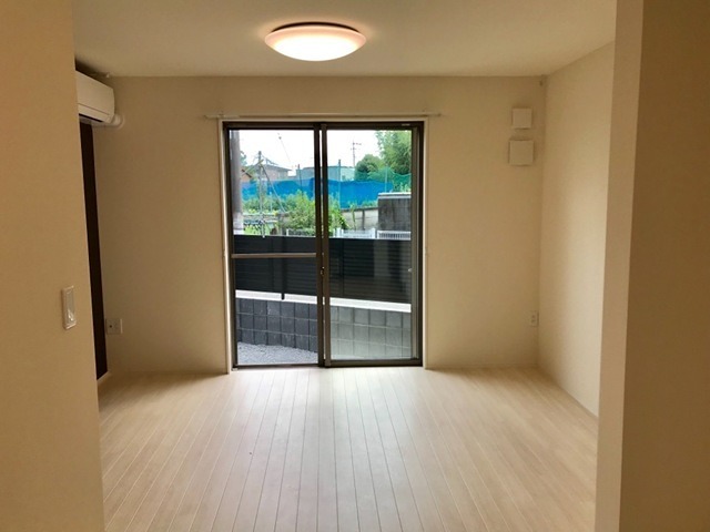 アンソレイェ 明るいお部屋です