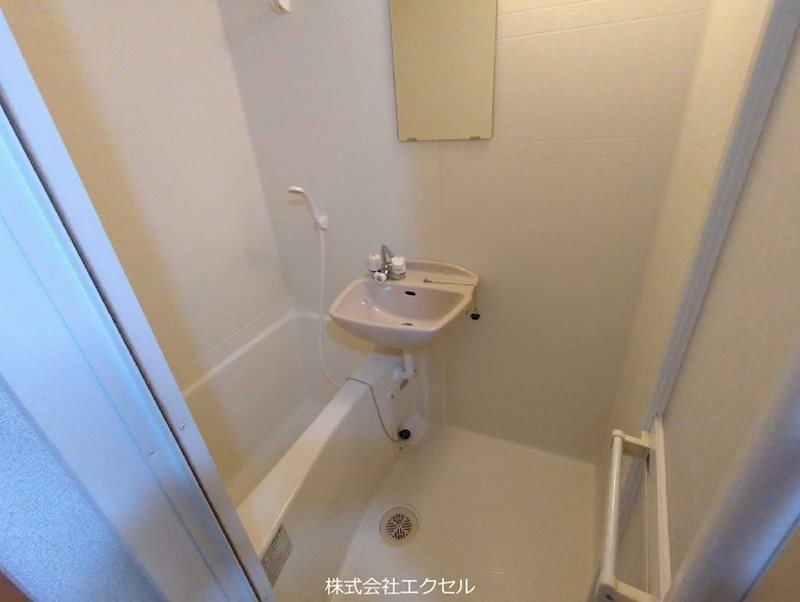 レオパレスセンターウエスト1 浴室乾燥機能付きのお風呂です。