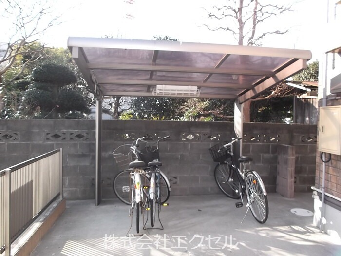 エミネンス 屋根付きの駐輪場です。