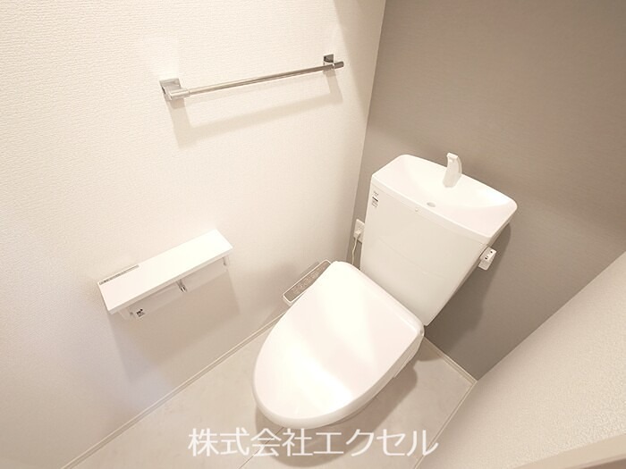 メゾンドカルマン 温水洗浄便座です。