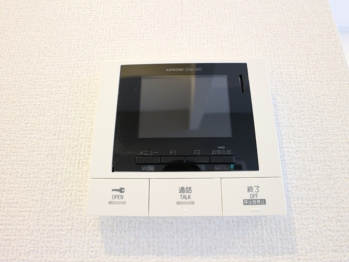 コンフォール東橋本２丁目 来訪者の姿を確認できます。