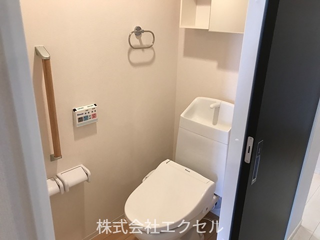 Grandbellmalle  ウォシュレット付きのトイレです。