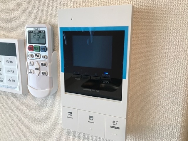 Grandbellmalle  モニター付きインターホンです。