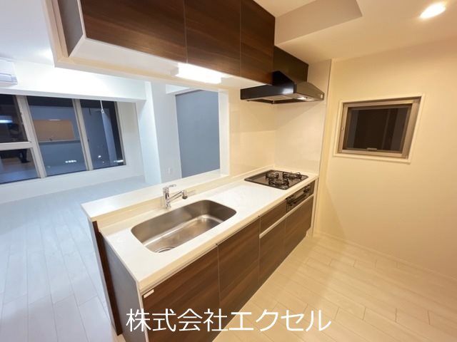 Grandbellmalle  3口コンロ付きのキッチンです。