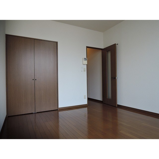 アンプルールブワレジェンド 収納付でお部屋を広くお使い頂けます。