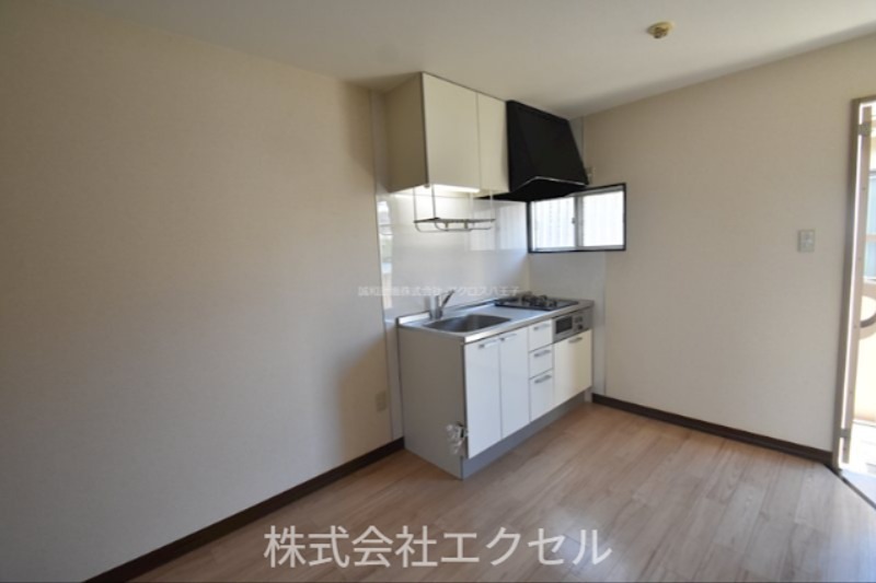 グリーンハイツ キッチンは窓有りです。